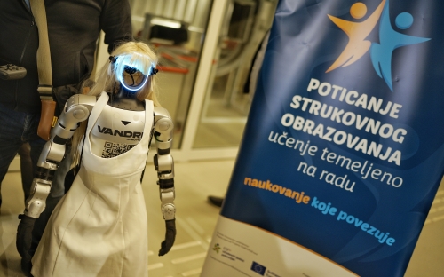 „Naukovanje koje povezuje“ u Rijeci: prezentacija zanimanja približila struku preko 500 učenika osnovnih škola